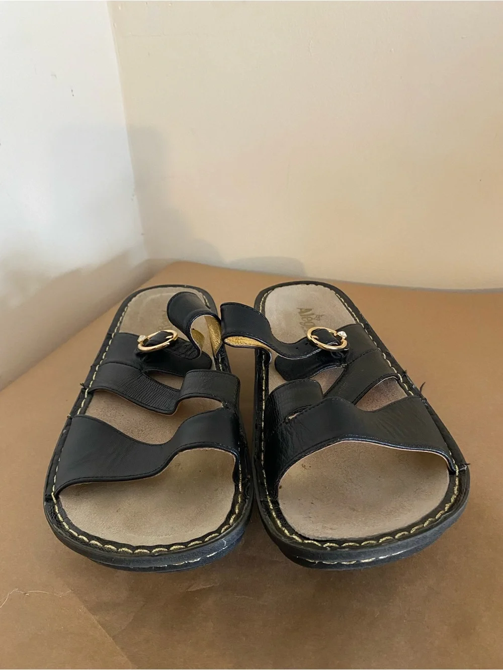 Alegria Victoriah Black & Gold Leather Platform Sandals Size 42 / 11.5 Gold ring